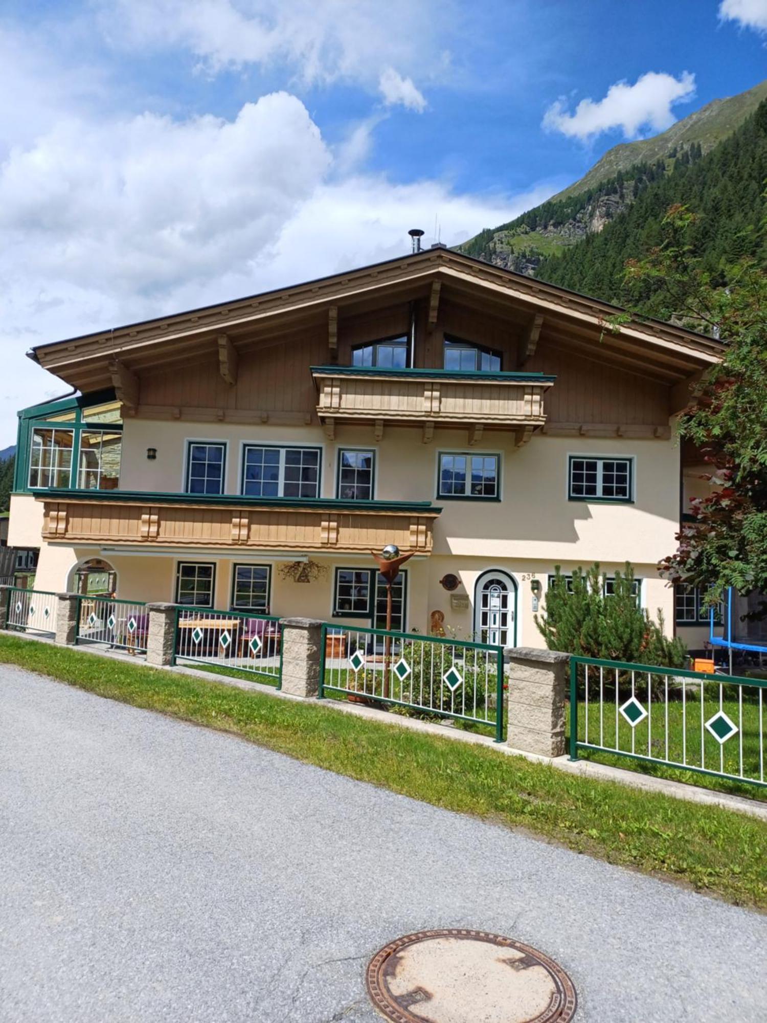 Apart Onkl Sankt Leonhard im Pitztal Luaran gambar